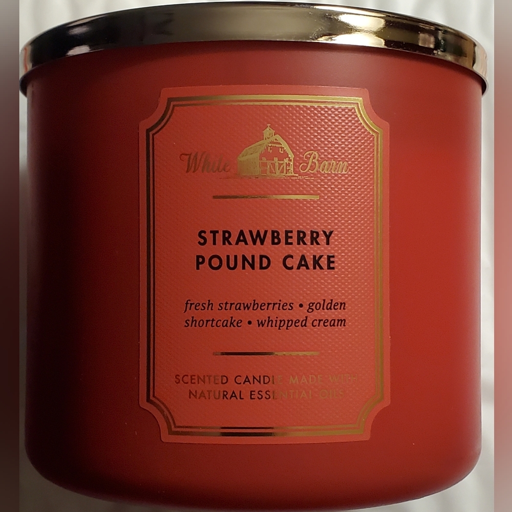 White Barn Strawberry Pound Cake 14.5oz Candle BBW Bath Body Works